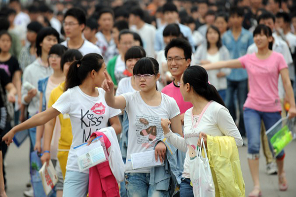 Trung Quốc Cấm học sinh nắm tay nhau ở trường